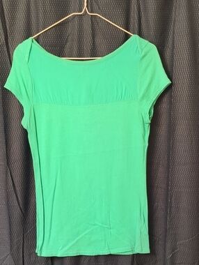 Women’s Green Short-Sleeve Scoop Neck Top